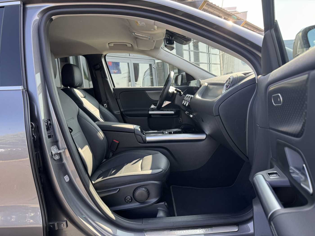 SUV Mercedes-Benz GLA 200d 4M Progressive+Distr+Ambiente+Offroad: picture 6