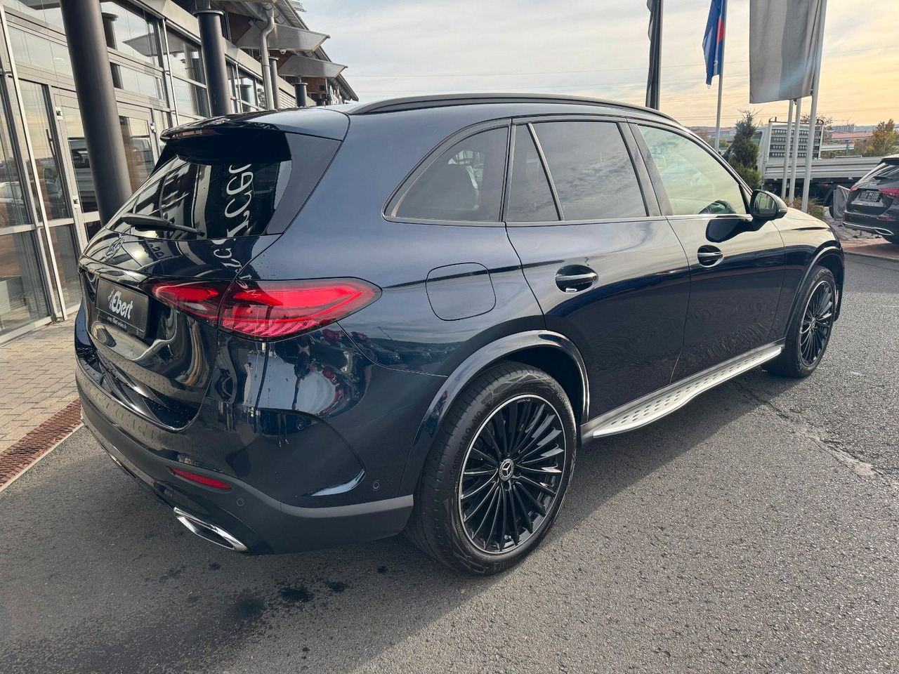 Mercedes-Benz GLC 300 4M+AMG+Pano+Burm+360+Memory - SUV: picture 4 Mercedes-Benz GLC 300 4M+AMG+Pano+Burm+360+Memory - SUV: picture 4