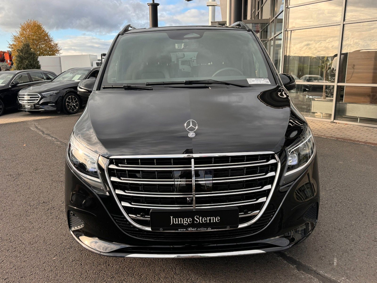 Mercedes-Benz V 300 d EXCLUSIVE AIRMATIC AHK2,5 Standheiz - Passenger van: picture 2 Mercedes-Benz V 300 d EXCLUSIVE AIRMATIC AHK2,5 Standheiz - Passenger van: picture 2