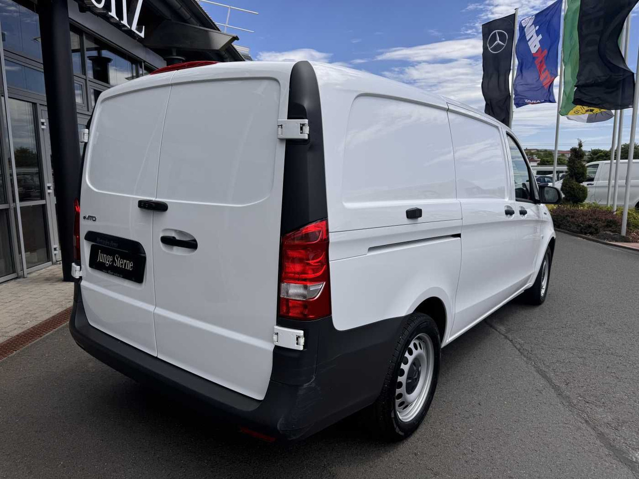 Mercedes-Benz eVito 112 Klima Kamera Navi SHZ Tempomat - Small van, Electric van: picture 4 Mercedes-Benz eVito 112 Klima Kamera Navi SHZ Tempomat - Small van, Electric van: picture 4