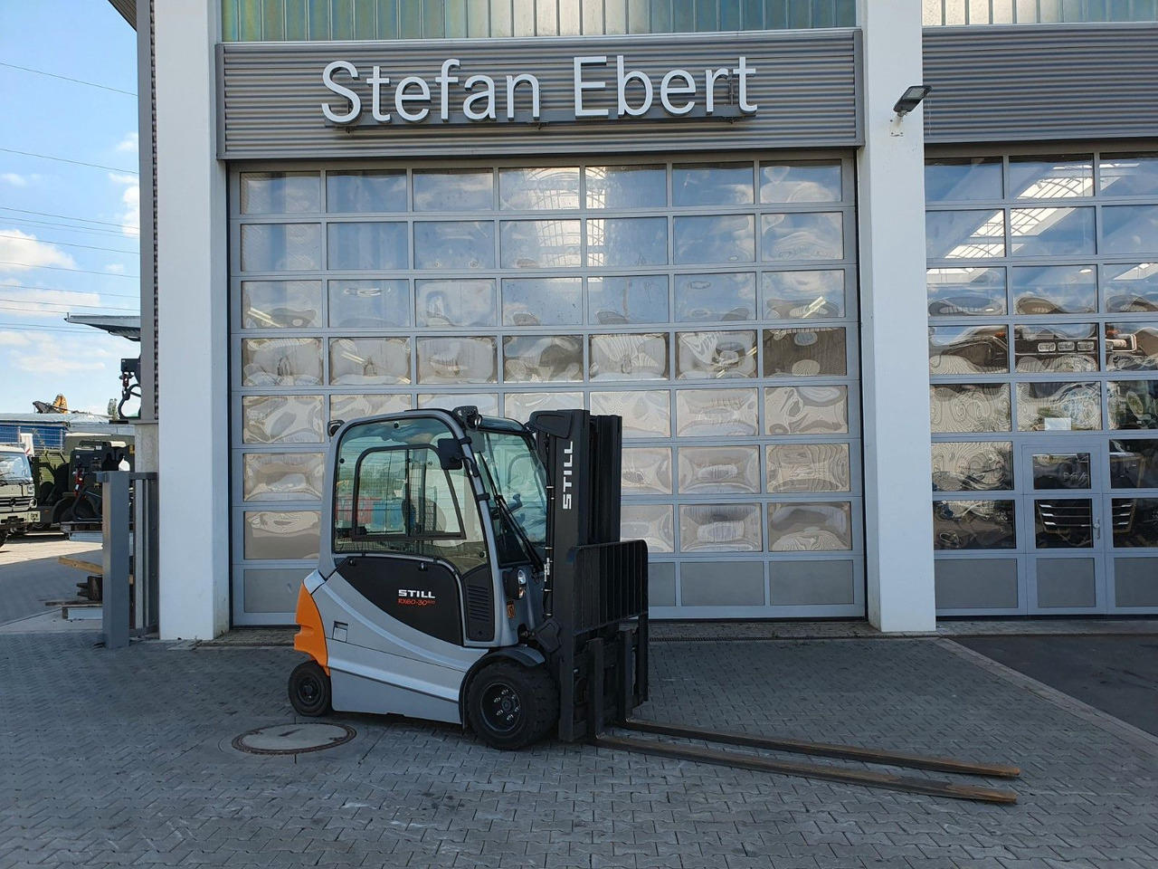 Still RX60-30L/600 - Triplex: 4,6m / nur 1.245h / SS - Electric forklift: picture 1 Still RX60-30L/600 - Triplex: 4,6m / nur 1.245h / SS - Electric forklift: picture 1