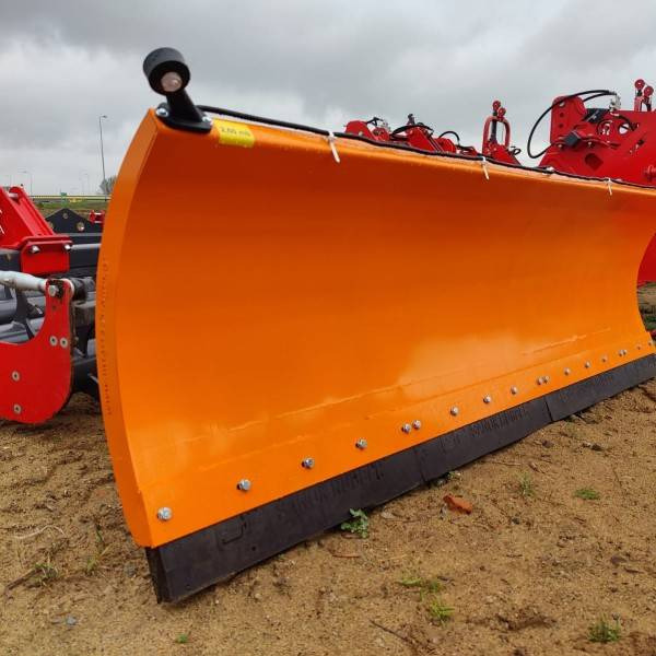 Inter-tech Snow plough 2,6m straight - ON STOCK - Snow plough for Agricultural machinery: picture 1 Inter-tech Snow plough 2,6m straight - ON STOCK - Snow plough for Agricultural machinery: picture 1
