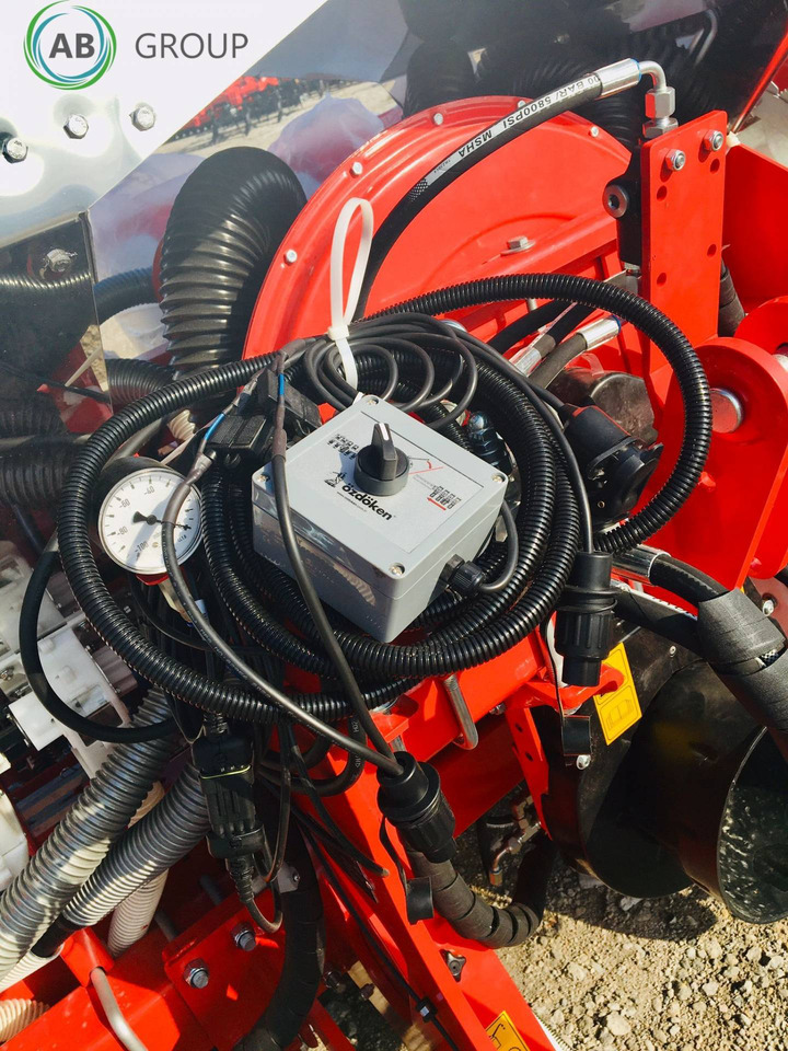 Ozdoken VPKT-DG8 eight-row pneumatic precision seeder with depth fertilization - Precision sowing machine: picture 2 Ozdoken VPKT-DG8 eight-row pneumatic precision seeder with depth fertilization - Precision sowing machine: picture 2