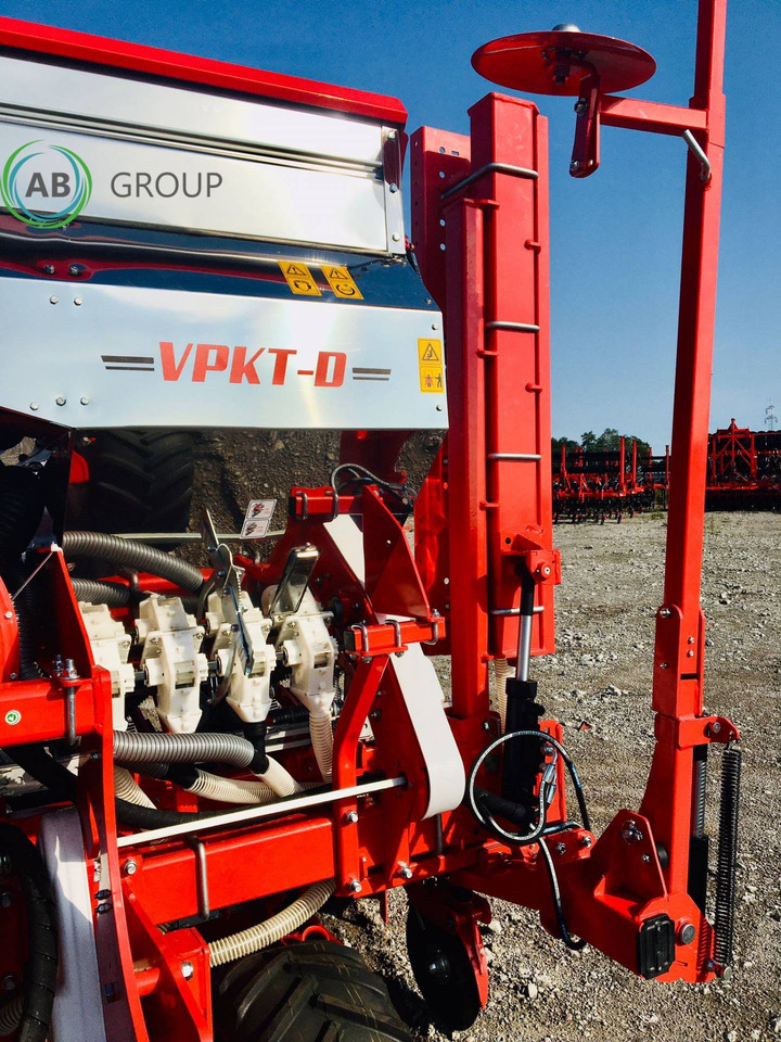 Ozdoken VPKT-DG8 eight-row pneumatic precision seeder with depth fertilization - Precision sowing machine: picture 3 Ozdoken VPKT-DG8 eight-row pneumatic precision seeder with depth fertilization - Precision sowing machine: picture 3