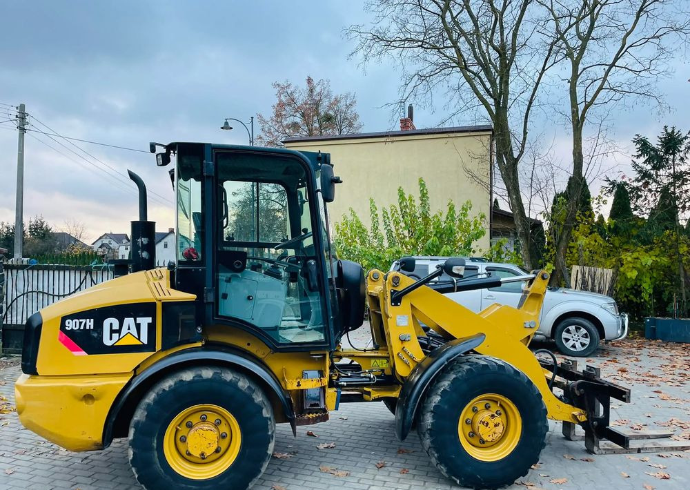 Wheel loader Caterpillar 907H: picture 1
