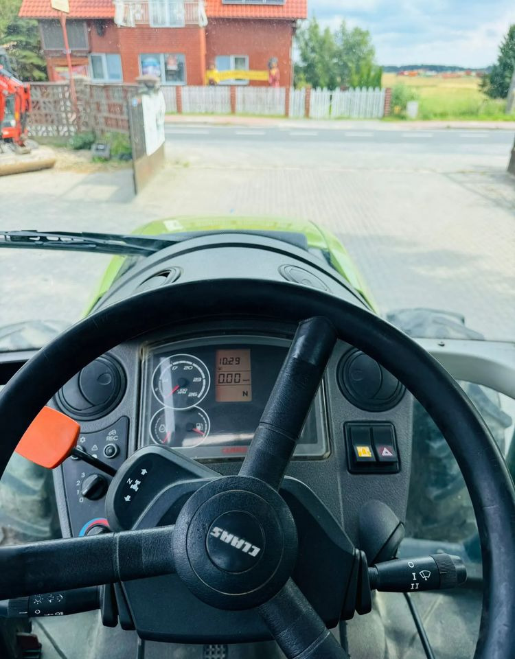 Farm tractor Claas Axos 330: picture 13