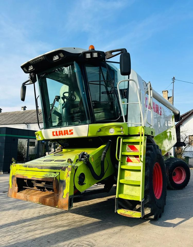 Combine harvester Claas Lexion 570: picture 8