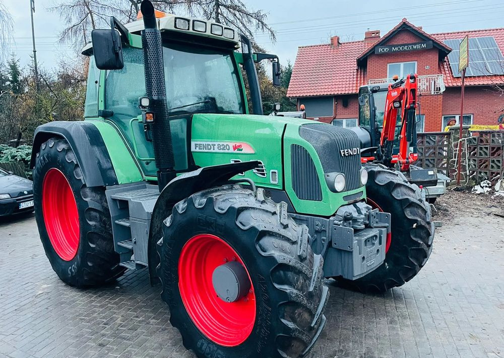 Fendt 820 - Farm tractor: picture 3 Fendt 820 - Farm tractor: picture 3