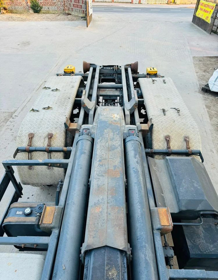 Hook lift truck Iveco STRALIS: picture 18