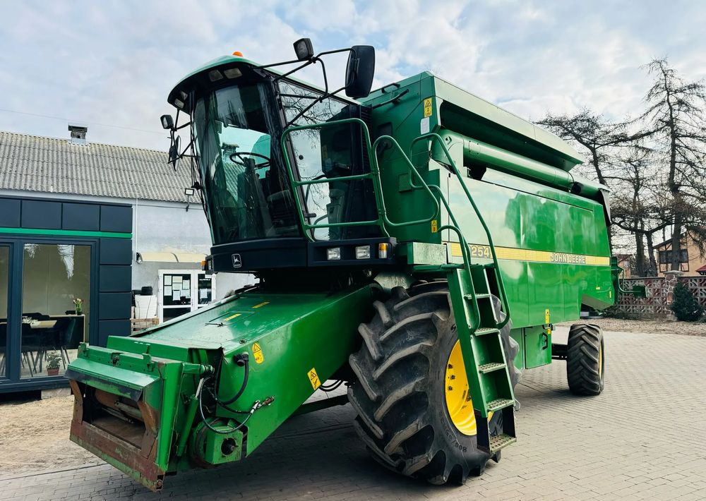 Combine harvester John Deere 2254: picture 7