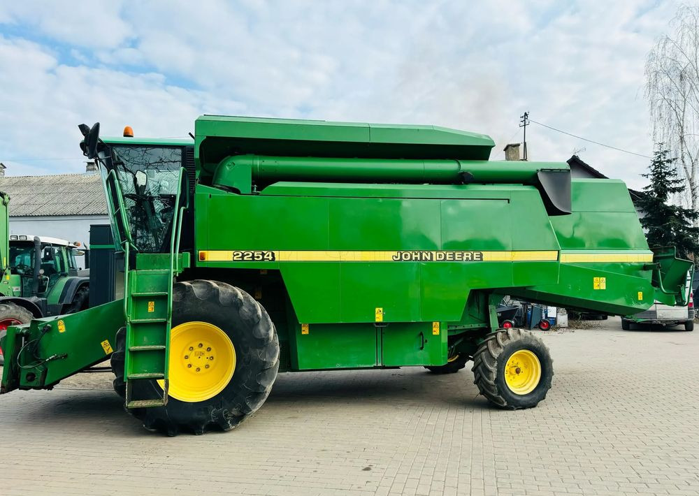 Combine harvester John Deere 2254: picture 9
