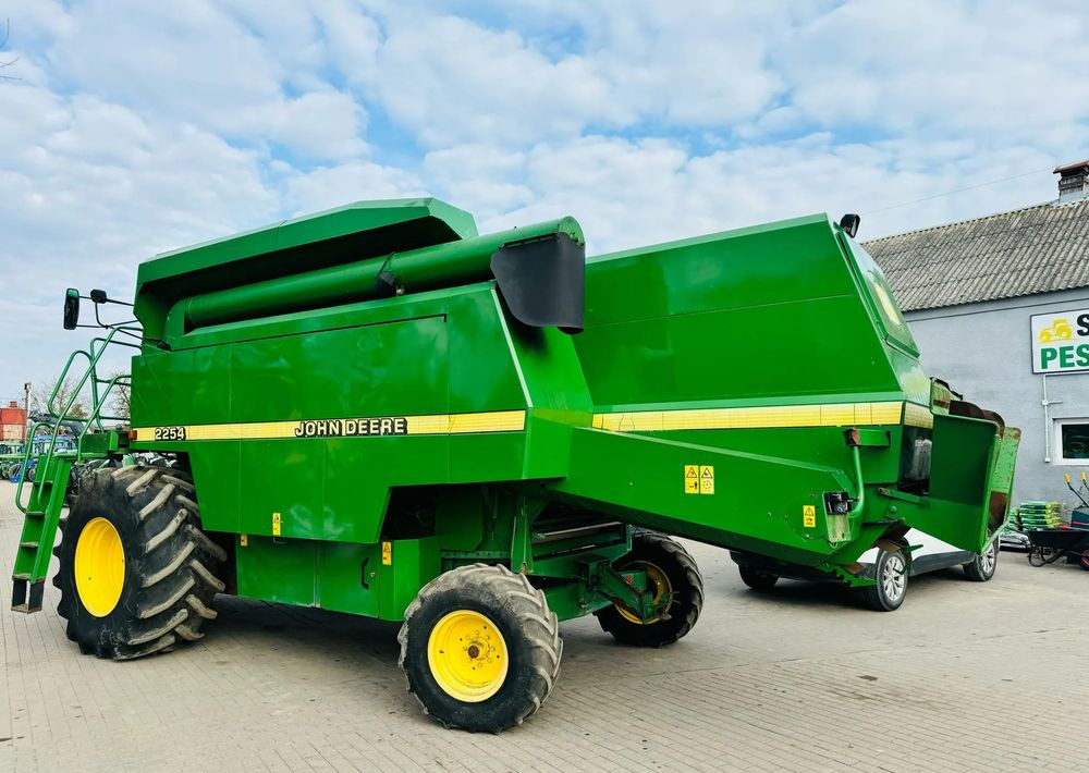 Combine harvester John Deere 2254: picture 11