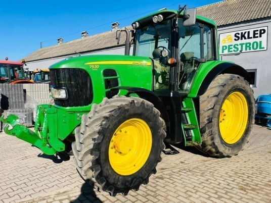 John Deere 7530 - Farm tractor: picture 1 John Deere 7530 - Farm tractor: picture 1