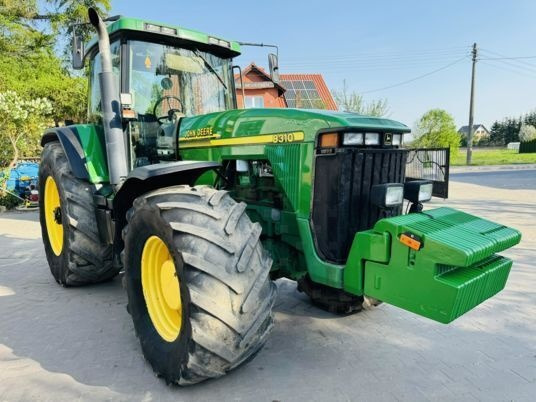 John Deere 8310 - Farm tractor: picture 1 John Deere 8310 - Farm tractor: picture 1