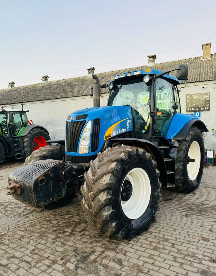 New Holland T8040 - Farm tractor: picture 2 New Holland T8040 - Farm tractor: picture 2