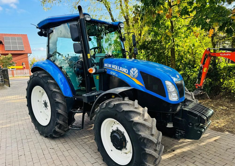 Farm tractor New Holland TD5.95: picture 14