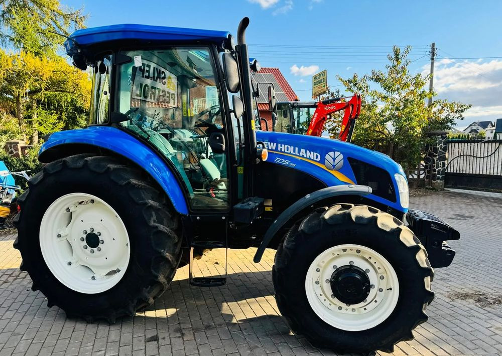Farm tractor New Holland TD5.95: picture 6
