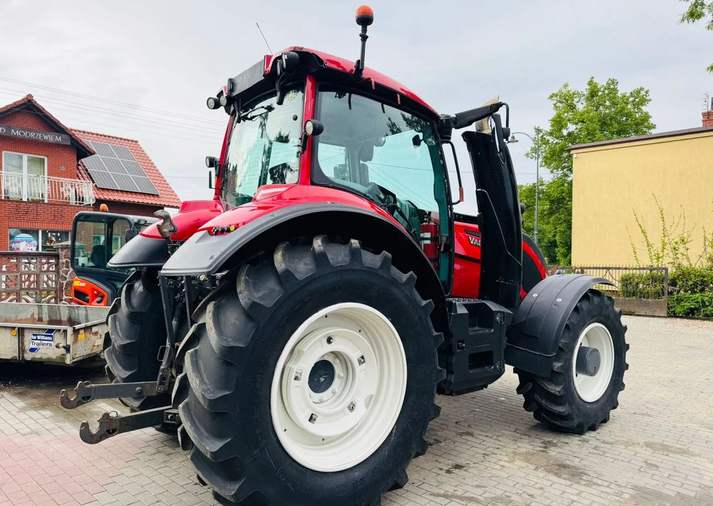 Valtra T154 - Farm tractor: picture 4 Valtra T154 - Farm tractor: picture 4