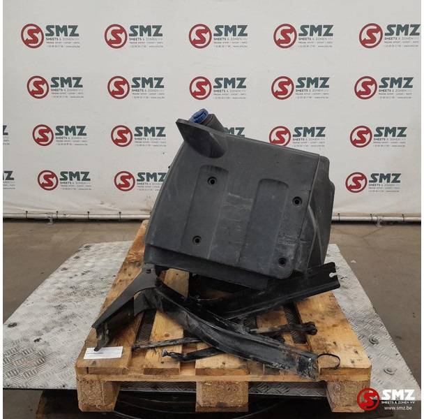 DAF Occ AdBluetank 90L + steunen DAF - Fuel system for Truck: picture 3 DAF Occ AdBluetank 90L + steunen DAF - Fuel system for Truck: picture 3