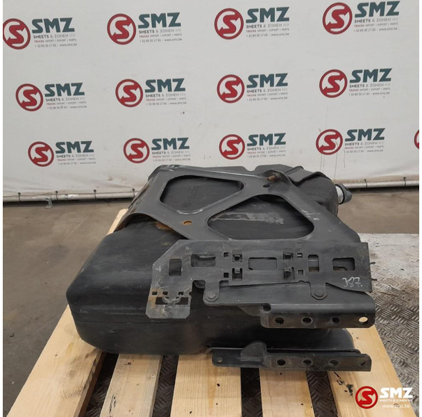 Mercedes-Benz Occ AdBluetank 60L + AdBlueniveausensor Mercedes - Fuel system for Truck: picture 5 Mercedes-Benz Occ AdBluetank 60L + AdBlueniveausensor Mercedes - Fuel system for Truck: picture 5