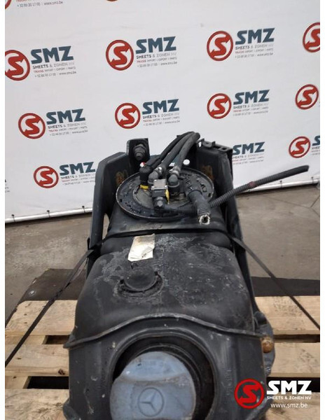 Mercedes-Benz Occ AdBluetank 60L Mercedes Actros A9604702715 - Fuel system for Truck: picture 3 Mercedes-Benz Occ AdBluetank 60L Mercedes Actros A9604702715 - Fuel system for Truck: picture 3