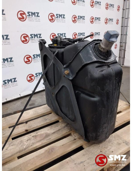 Mercedes-Benz Occ AdBluetank 60L Mercedes Actros A9604702715 - Fuel system for Truck: picture 2 Mercedes-Benz Occ AdBluetank 60L Mercedes Actros A9604702715 - Fuel system for Truck: picture 2