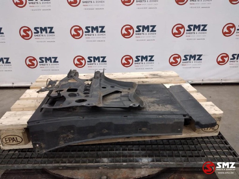 Mercedes-Benz Occ Spatbord met steun links Actros MP4 - Body and exterior for Truck: picture 1 Mercedes-Benz Occ Spatbord met steun links Actros MP4 - Body and exterior for Truck: picture 1