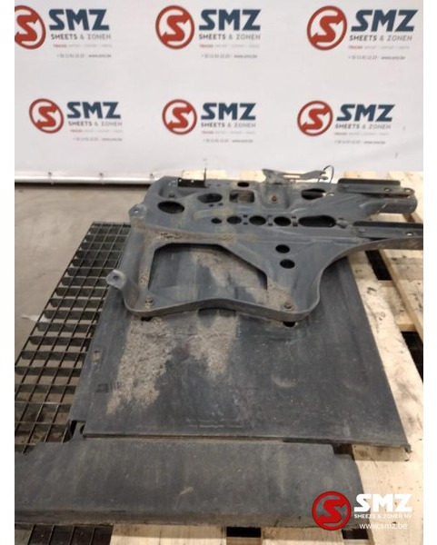 Mercedes-Benz Occ Spatbord met steun links Actros MP4 - Body and exterior for Truck: picture 2 Mercedes-Benz Occ Spatbord met steun links Actros MP4 - Body and exterior for Truck: picture 2