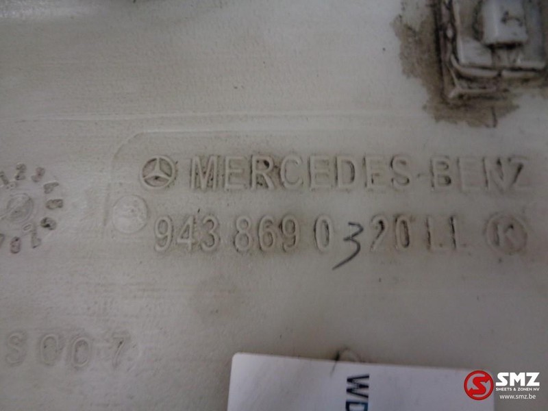 Mercedes-Benz Occ ruitenvloeistof reservoir - Expansion tank for Truck: picture 2 Mercedes-Benz Occ ruitenvloeistof reservoir - Expansion tank for Truck: picture 2