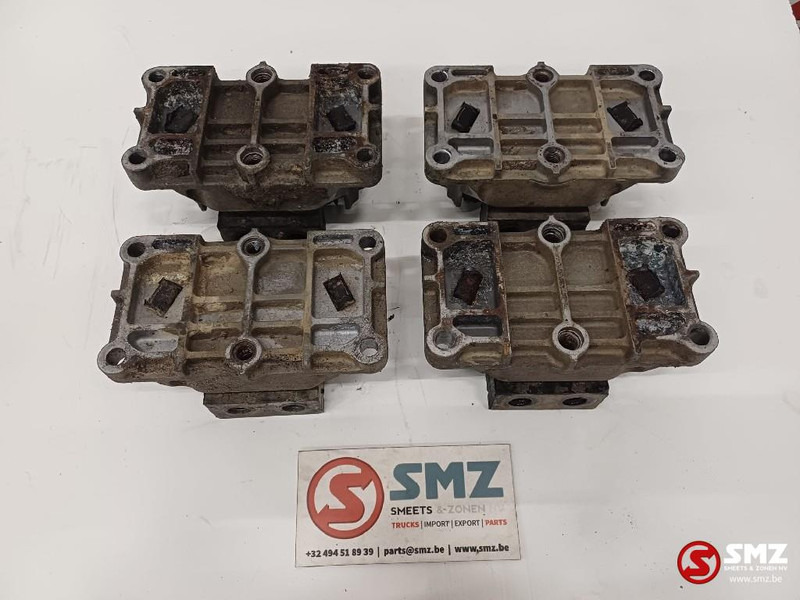 Mercedes-Benz Occ set van 4 motorsteunen Mercedes - Engine mount for Truck: picture 2 Mercedes-Benz Occ set van 4 motorsteunen Mercedes - Engine mount for Truck: picture 2