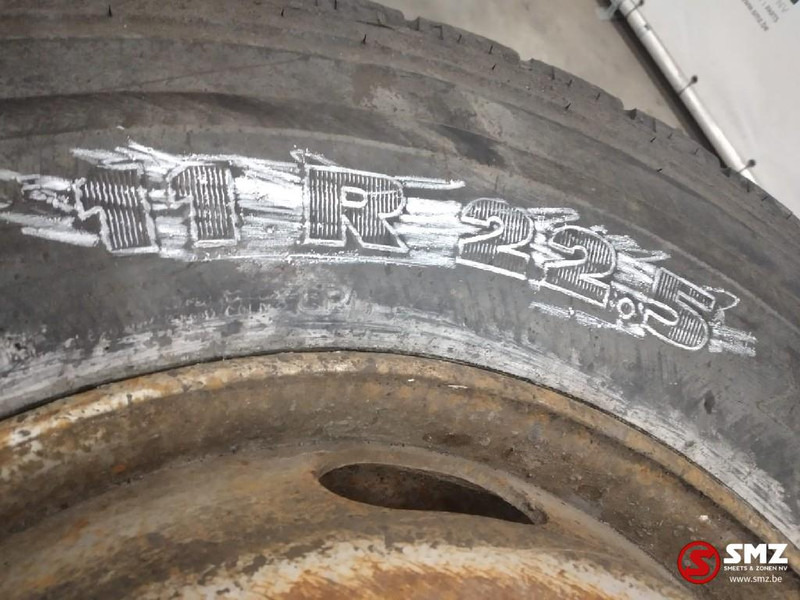 Michelin Occ vrachtwagenband Michelin 11R22.5 - Tire for Truck: picture 3 Michelin Occ vrachtwagenband Michelin 11R22.5 - Tire for Truck: picture 3