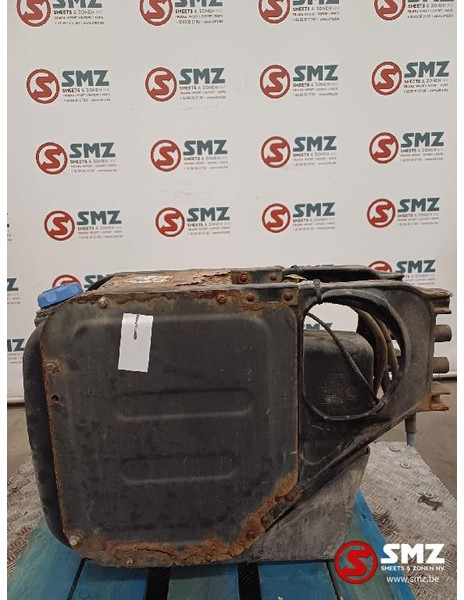 Renault Occ AdBluetank + AdBlueniveausensor Renault - Fuel system for Truck: picture 3 Renault Occ AdBluetank + AdBlueniveausensor Renault - Fuel system for Truck: picture 3