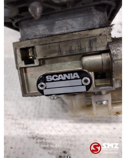 Scania Occ handremventiel Scania 4-serie - Cab and interior for Truck: picture 2 Scania Occ handremventiel Scania 4-serie - Cab and interior for Truck: picture 2