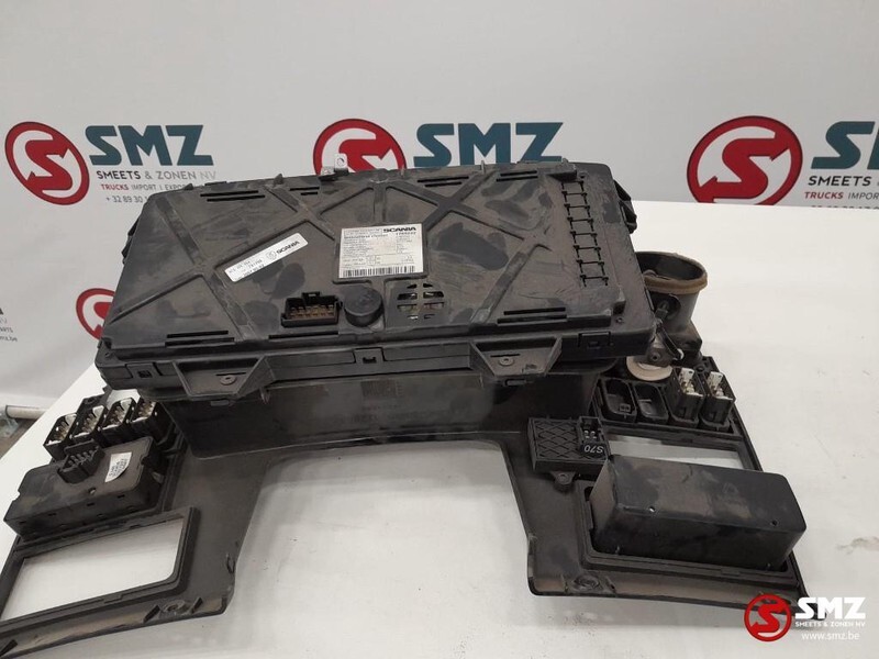 Scania Occ instrumentenpaneel Scania R-serie 1781708+1765 - Cab and interior for Truck: picture 4 Scania Occ instrumentenpaneel Scania R-serie 1781708+1765 - Cab and interior for Truck: picture 4