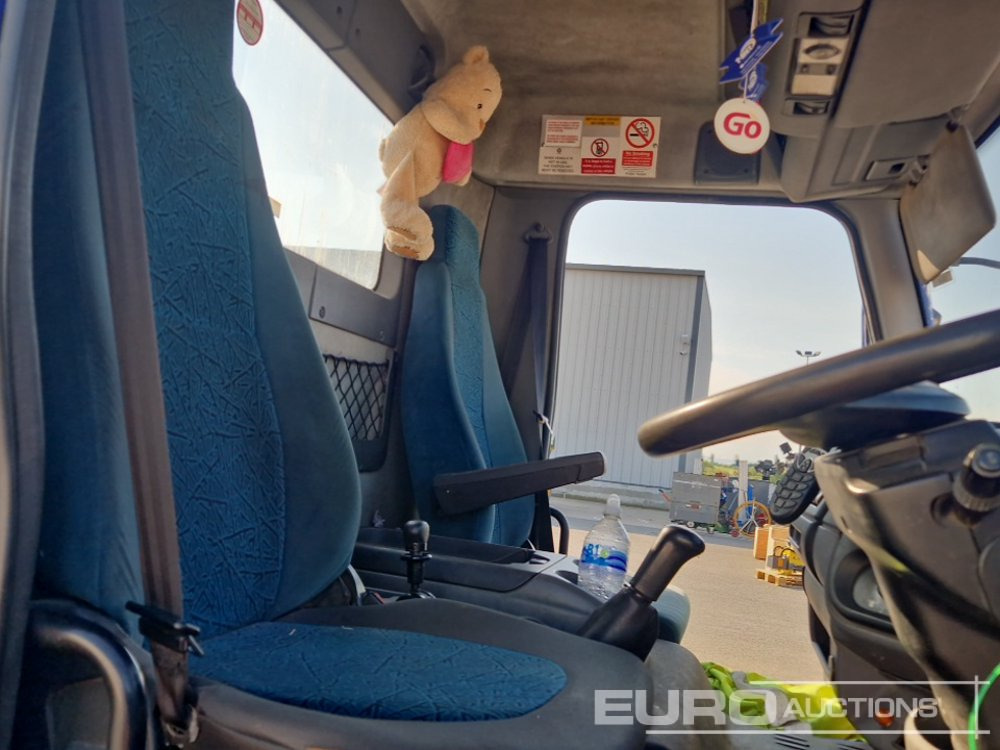 Dropside/ Flatbed truck 2004 DAF LF55 220: picture 37