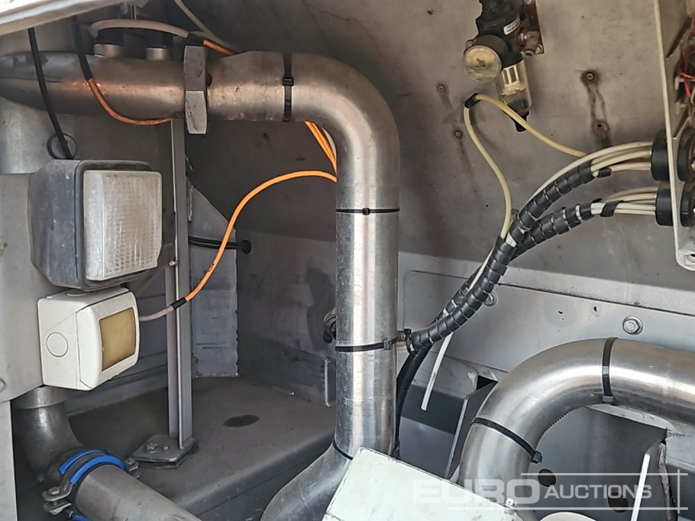Tank truck 2006 Scania P340: picture 24