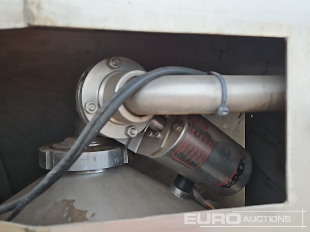Tank truck 2006 Scania P340: picture 26
