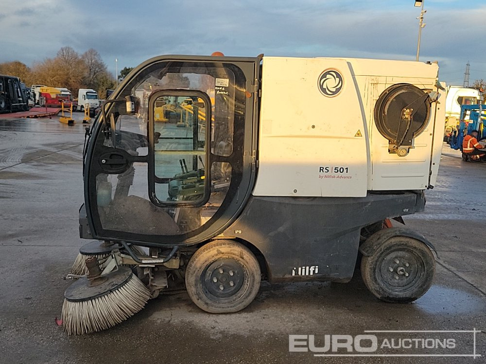 2008 Nilfisk RS501 - Road sweeper: picture 2 2008 Nilfisk RS501 - Road sweeper: picture 2