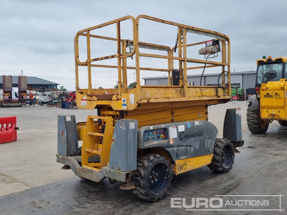 2014 Haulotte Compact 12DX - Aerial platform: picture 5 2014 Haulotte Compact 12DX - Aerial platform: picture 5