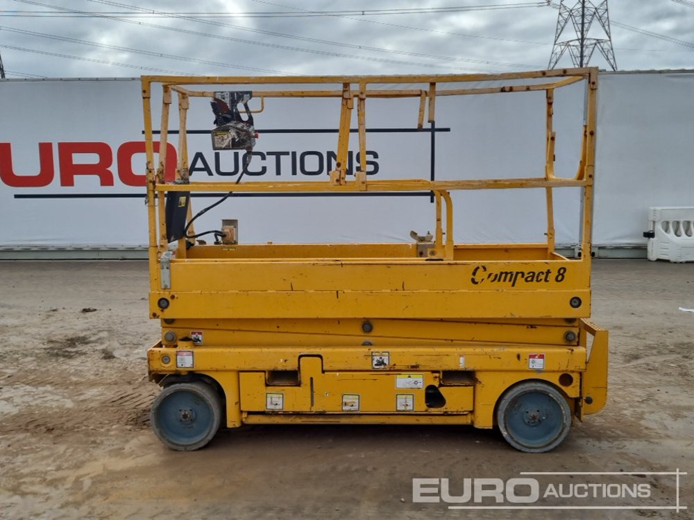 2014 Haulotte Compact 8 - Aerial platform: picture 2 2014 Haulotte Compact 8 - Aerial platform: picture 2