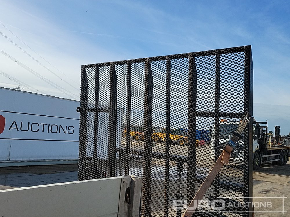 Dropside/ Flatbed truck for transportation of heavy machinery 2014 Mitsubishi Canter 7C15: picture 15