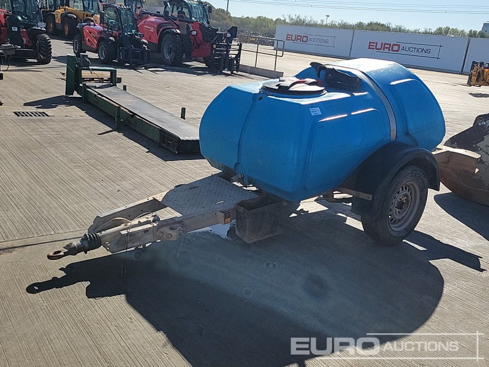 2016 Bowser Supply Single Axle Plastic Water Bowser - Storage tank: picture 1 2016 Bowser Supply Single Axle Plastic Water Bowser - Storage tank: picture 1