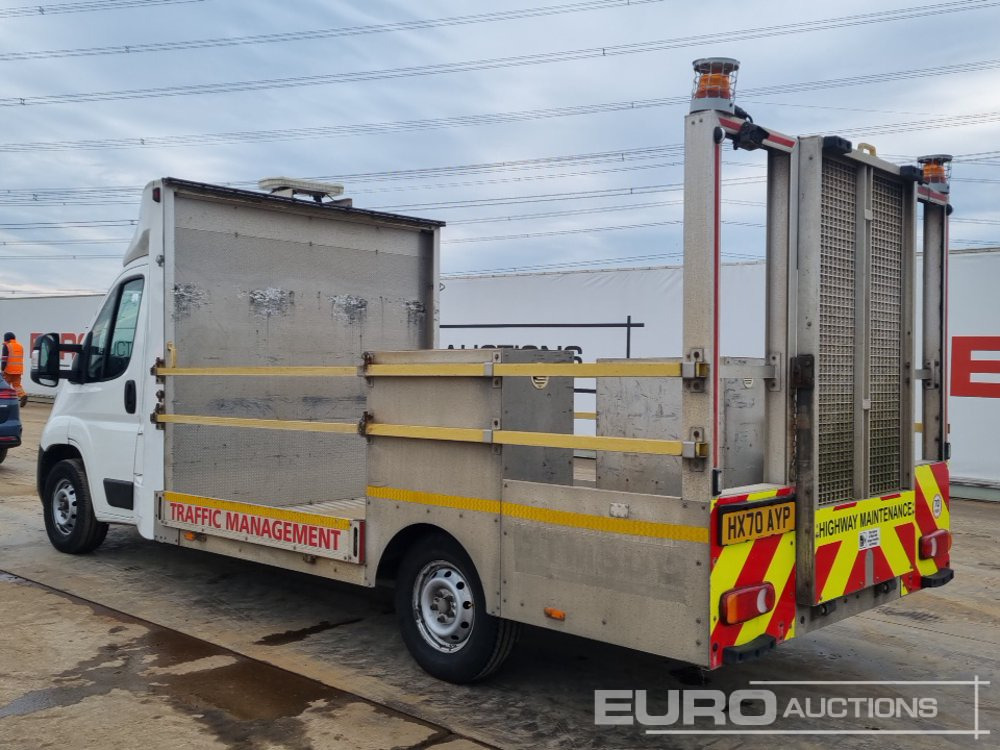 2020 Peugeot Boxer 335 - Flatbed van: picture 3 2020 Peugeot Boxer 335 - Flatbed van: picture 3