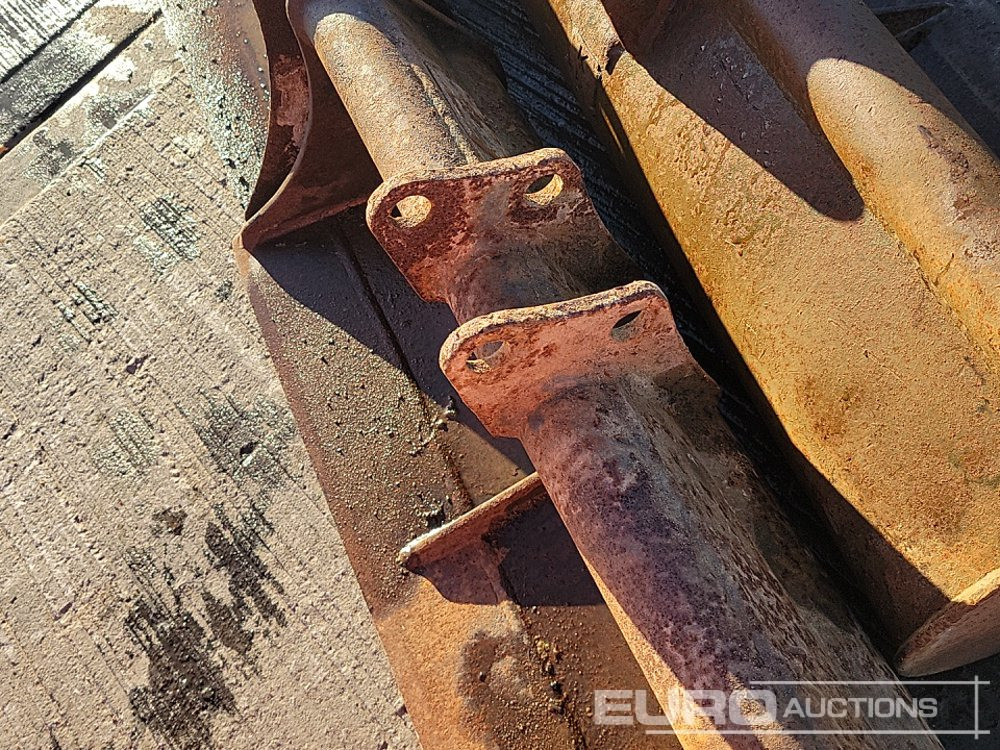 Bucket 36", 30", 30" Ditching, 12", 12", 10" Digging Bucket 25-35mm Pin to suit Mini Excavator: picture 24
