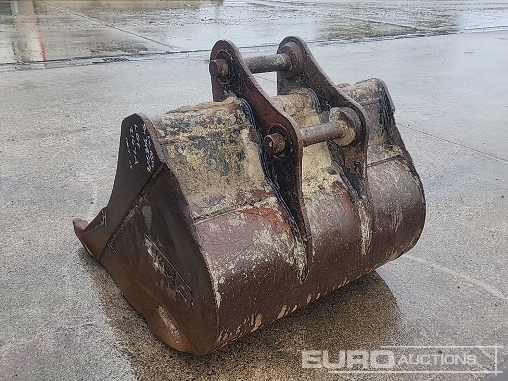 48" Digging Bucket 65mm Pin to suit 13 Ton Excavator - Bucket: picture 2 48" Digging Bucket 65mm Pin to suit 13 Ton Excavator - Bucket: picture 2