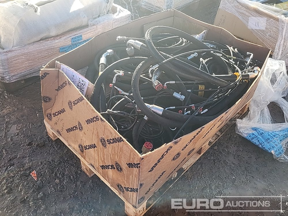 Box Of Hydraulic Hoses, Pins - Brake line/ Hose for Construction machinery: picture 2 Box Of Hydraulic Hoses, Pins - Brake line/ Hose for Construction machinery: picture 2