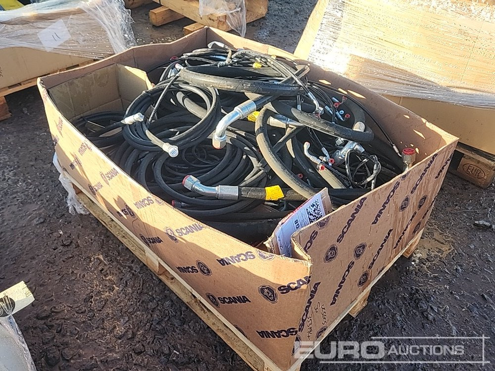 Box Of Hydraulic Hoses, Pins - Brake line/ Hose for Construction machinery: picture 1 Box Of Hydraulic Hoses, Pins - Brake line/ Hose for Construction machinery: picture 1