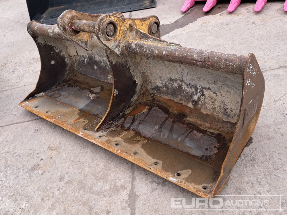 CAT 72" Ditching Bucket 65mm Pin to suit 13 Ton Excavator - Bucket: picture 1 CAT 72" Ditching Bucket 65mm Pin to suit 13 Ton Excavator - Bucket: picture 1