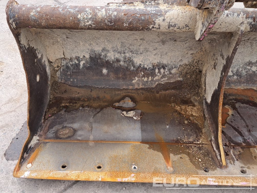 CAT 72" Ditching Bucket 65mm Pin to suit 13 Ton Excavator - Bucket: picture 5 CAT 72" Ditching Bucket 65mm Pin to suit 13 Ton Excavator - Bucket: picture 5