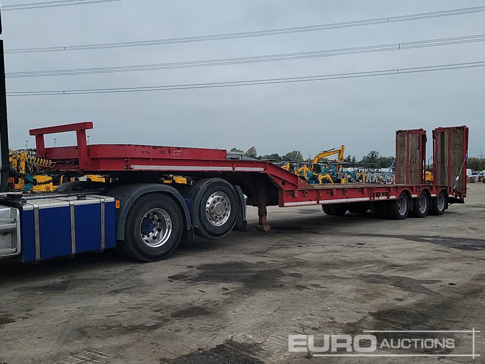 Cheiftain Tri Axle Stepframe Low Loader Trailer, Neck Ramps, Out Riggers, Hydraulic Flip Toe Ramps - Low loader semi-trailer: picture 1 Cheiftain Tri Axle Stepframe Low Loader Trailer, Neck Ramps, Out Riggers, Hydraulic Flip Toe Ramps - Low loader semi-trailer: picture 1